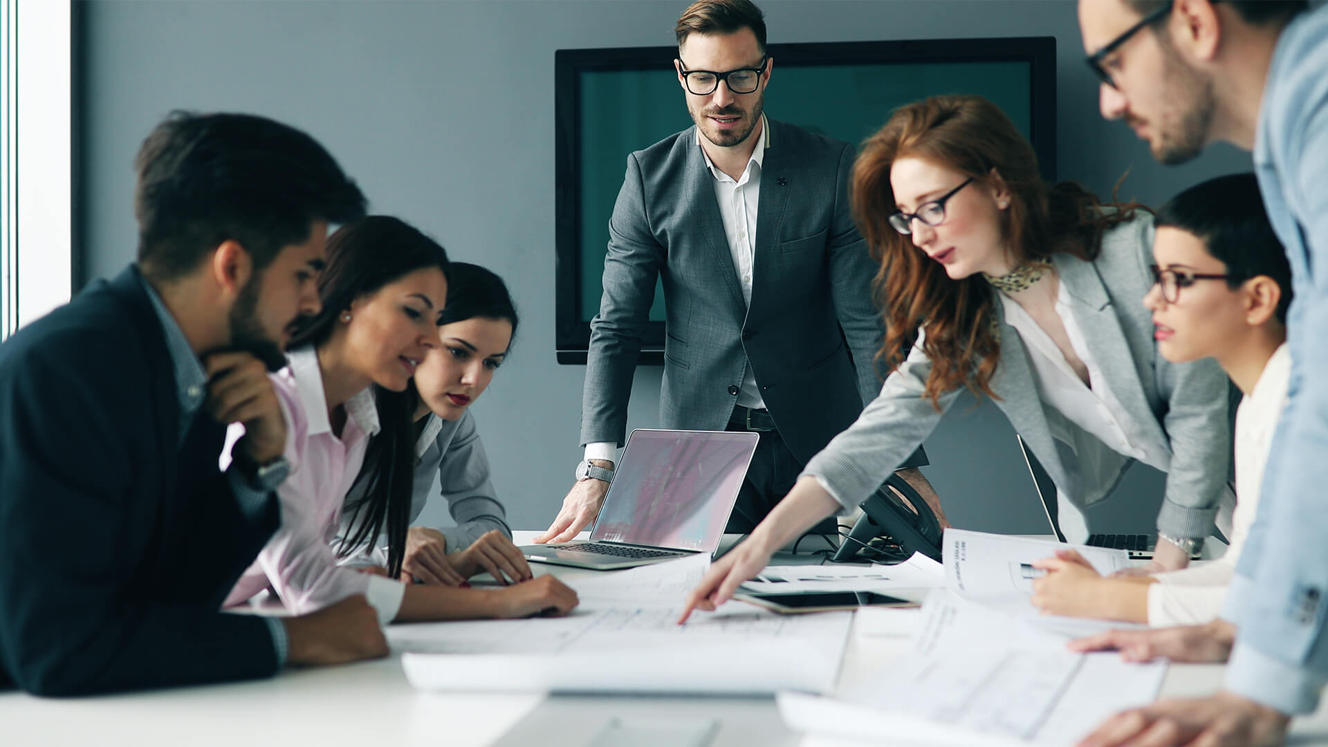 Valens Impulse IT recruitment experts collaborating in office